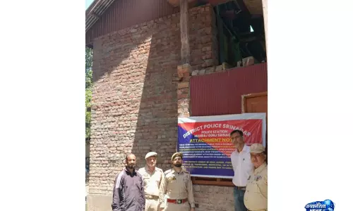 Srinagar में नशा तस्करों की 2 करोड़ की संपत्ति कुर्क Srinagar में नशा तस्करों की 2 करोड़ की संपत्ति कुर्क