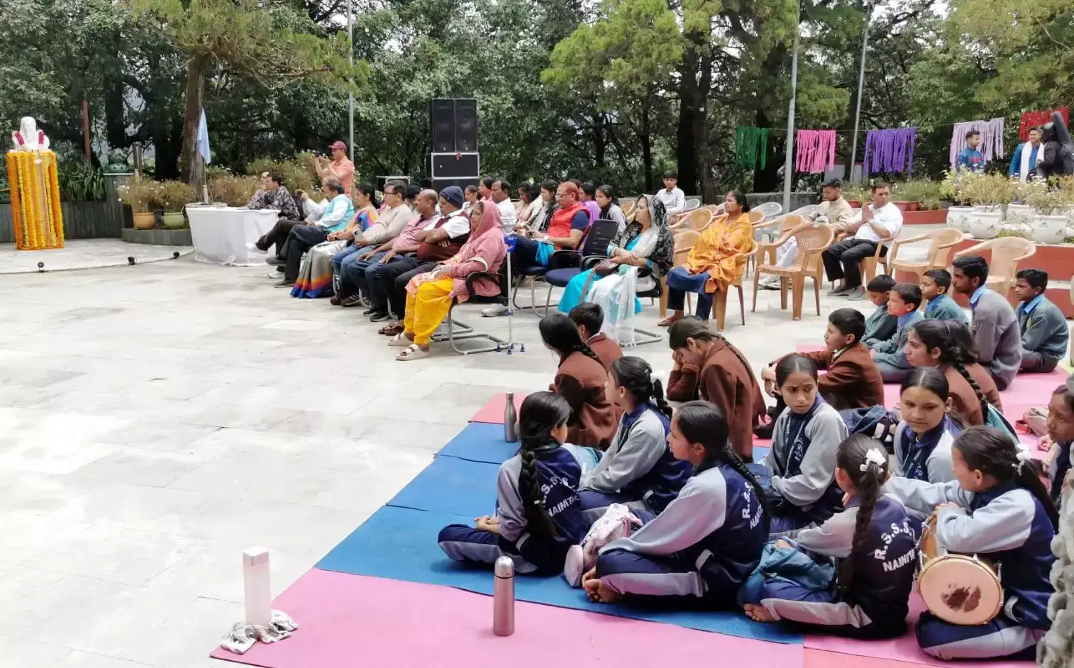 Nainital: विद्यार्थियों की प्रस्तुति ने भक्ति माहौल को किया भक्तिमय Nainital: विद्यार्थियों की प्रस्तुति ने भक्ति माहौल को किया भक्तिमय