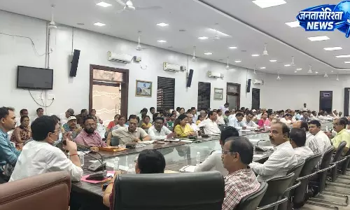 कलेक्टर के निर्देश पर डीईओ ने ली प्राचार्यों की समीक्षा बैठक