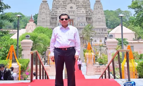 Myanmar के राष्ट्रपति ने बोधगया स्थित महाबोधि मंदिर में की पूजा-अर्चना Myanmar के राष्ट्रपति ने बोधगया स्थित महाबोधि मंदिर में की पूजा-अर्चना