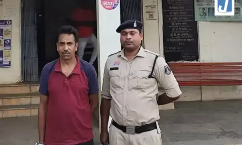 बीएसपी से 250 टन लोहा चोरी मामला: क्रेन ऑपरेटर गिरफ्तार, मास्टरमाइंड फरार बीएसपी से 250 टन लोहा चोरी मामला: क्रेन ऑपरेटर गिरफ्तार, मास्टरमाइंड फरार