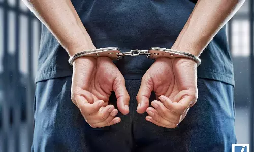 फर्जी दस्तावेज के आधार पर हथियार लाइसेंस नवीनीकरण का आरोप, एक व्यक्ति गिरफ्तार