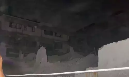 VIDEO BREAKING: पांच मंजिला इमारत ढही, कई लोगों के दबे होने की आशंका VIDEO BREAKING: पांच मंजिला इमारत ढही, कई लोगों के दबे होने की आशंका