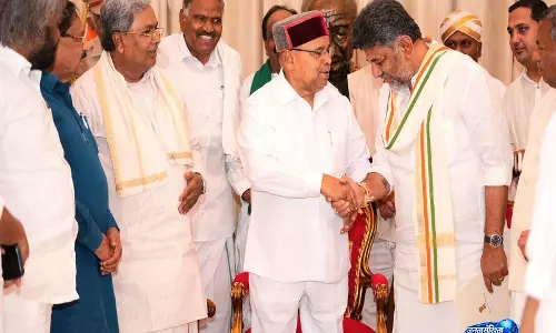 डीके शिवकुमार ने Karnataka में सरकार बनाने का किया दावा डीके शिवकुमार ने Karnataka में सरकार बनाने का किया दावा