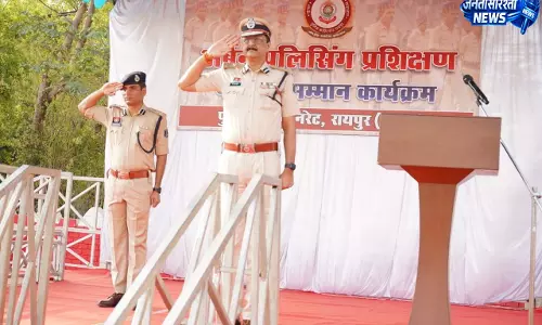 अर्बन पुलिसिंग प्रशिक्षण के तहत नव आरक्षकों का भव्य मार्च पास्ट