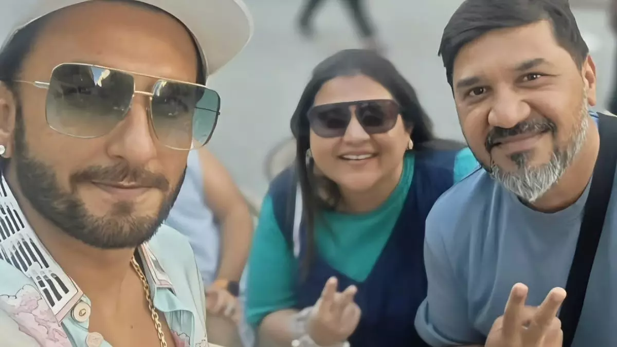 ‘डॉन 3’ विवाद के बीच रणवीर सिंह बुडापेस्ट में UEFA चैंपियंस लीग फाइनल देखने पहुंचे ‘डॉन 3’ विवाद के बीच रणवीर सिंह बुडापेस्ट में UEFA चैंपियंस लीग फाइनल देखने पहुंचे