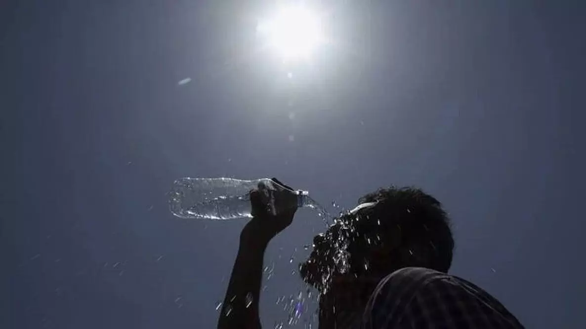 मुंबई और MMR में गर्मी का असर, सुबह तापमान 34°C तक पहुंचा मुंबई और MMR में गर्मी का असर, सुबह तापमान 34°C तक पहुंचा