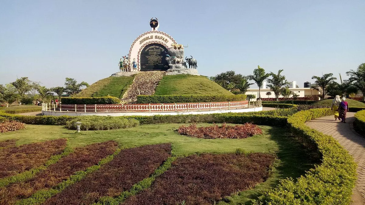 टिकट महंगी हुई नंदनवन जू और जंगल सफारी की टिकट महंगी हुई नंदनवन जू और जंगल सफारी की