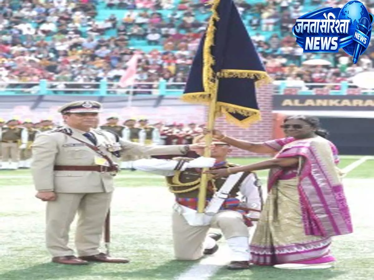Sikkim Police को मिला सम्मान, राष्ट्रपति द्रौपदी मुर्मू ने सौंपी राष्ट्रपति का पुलिस रंग Sikkim Police को मिला सम्मान, राष्ट्रपति द्रौपदी मुर्मू ने सौंपी राष्ट्रपति का पुलिस रंग