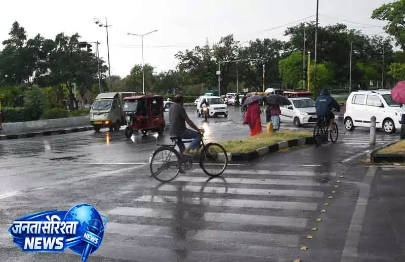 Chandigarh में बारिश से टूटी हीटवेव की पकड़, लोगों को राहत Chandigarh में बारिश से टूटी हीटवेव की पकड़, लोगों को राहत