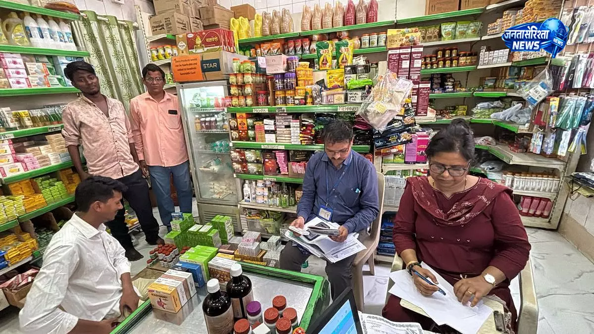महाराष्ट्र FDA की बड़ी कार्रवाई, 73 लाख की नकली और भ्रामक आयुर्वेदिक दवाएं जब्त महाराष्ट्र FDA की बड़ी कार्रवाई, 73 लाख की नकली और भ्रामक आयुर्वेदिक दवाएं जब्त