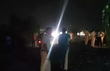 महाराष्ट्र के परभणी में बाइक-बस की आमने-सामने की टक्कर में चार लोगों की मौत महाराष्ट्र के परभणी में बाइक-बस की आमने-सामने की टक्कर में चार लोगों की मौत