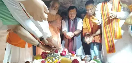 देहरादून: भाजपा के राष्ट्रीय अध्यक्ष नितिन नवीन ने टपकेश्वर महादेव मंदिर में किए दर्शन देहरादून: भाजपा के राष्ट्रीय अध्यक्ष नितिन नवीन ने टपकेश्वर महादेव मंदिर में किए दर्शन