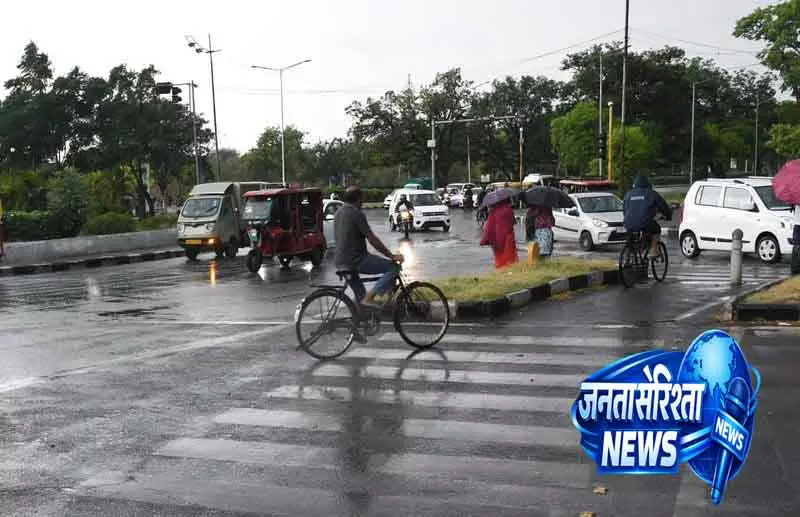 Chandigarh में बारिश से मिली गर्मी से राहत Chandigarh में बारिश से मिली गर्मी से राहत