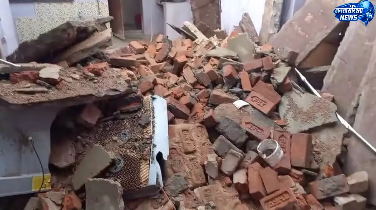 Gwalior-भिंड में आंधी और बिजली गिरने से 3 की मौत, नौतपा के बीच मौसम ने मचाई तबाही Gwalior-भिंड में आंधी और बिजली गिरने से 3 की मौत, नौतपा के बीच मौसम ने मचाई तबाही