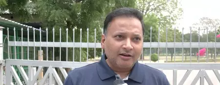 केरल में वंदे मातरम विवाद पर सपा ने कहा- केंद्र सरकार के एजेंट के रूप में कार्य कर रहे गवर्नर केरल में वंदे मातरम विवाद पर सपा ने कहा- केंद्र सरकार के एजेंट के रूप में कार्य कर रहे गवर्नर