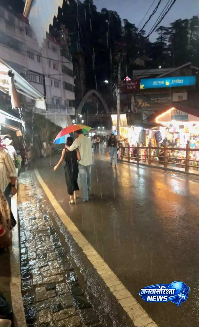 Himachal: शिमला और मंडी में बारिश और ओले गिरे Himachal: शिमला और मंडी में बारिश और ओले गिरे