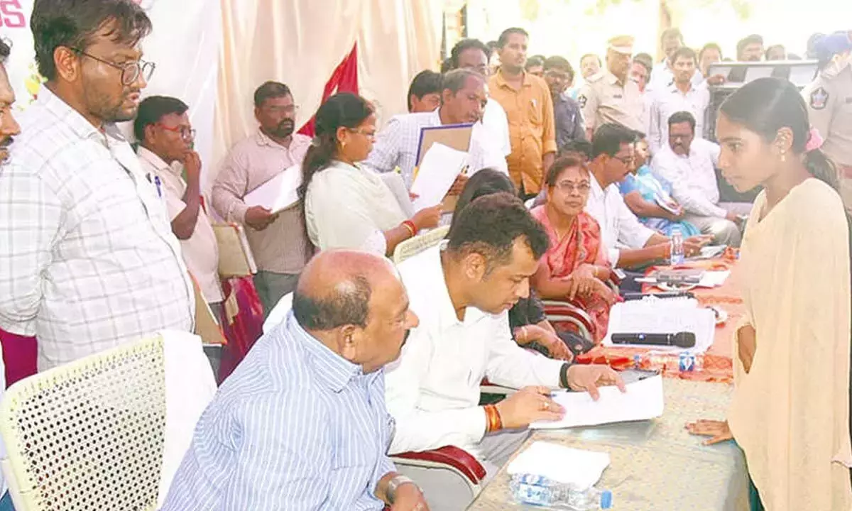 ‘पल्ले वीक्षणम’ से ग्रामीण समस्याओं का त्वरित समाधान सुनिश्चित होता है: Collector ‘पल्ले वीक्षणम’ से ग्रामीण समस्याओं का त्वरित समाधान सुनिश्चित होता है: Collector