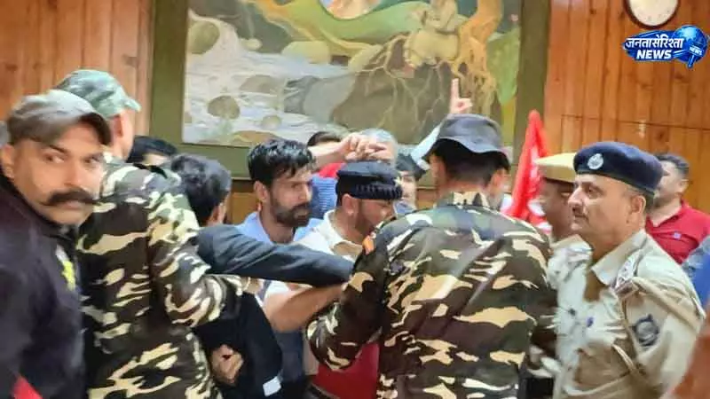 Shimla SEHB कार्यकर्ताओं का MC हाउस पर जोरदार प्रदर्शन Shimla SEHB कार्यकर्ताओं का MC हाउस पर जोरदार प्रदर्शन
