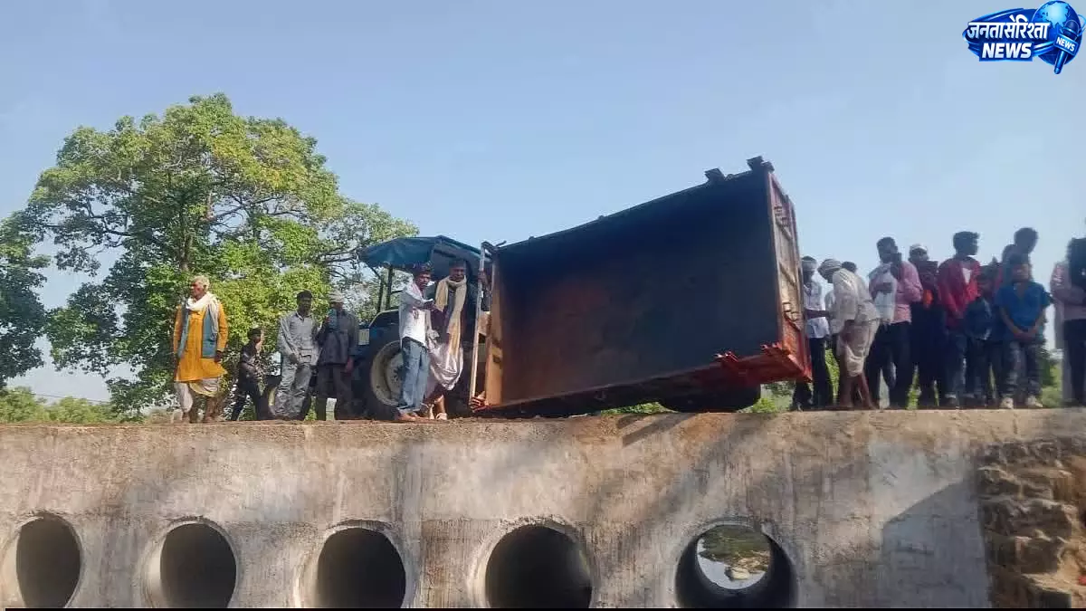 Anuppur : श्रद्धालुओं से भरी ट्रैक्टर-ट्रॉली पलटी, 6 की मौत, 22 घायल Anuppur : श्रद्धालुओं से भरी ट्रैक्टर-ट्रॉली पलटी, 6 की मौत, 22 घायल