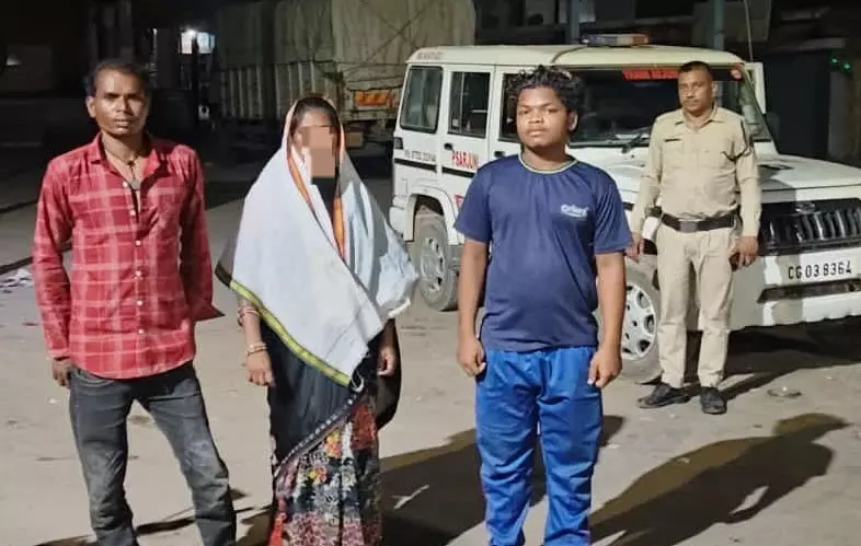 पेट्रोलिंग टीम ने भटकी हुई मानसिक रोगी महिला को परिजनों से मिलाया पेट्रोलिंग टीम ने भटकी हुई मानसिक रोगी महिला को परिजनों से मिलाया