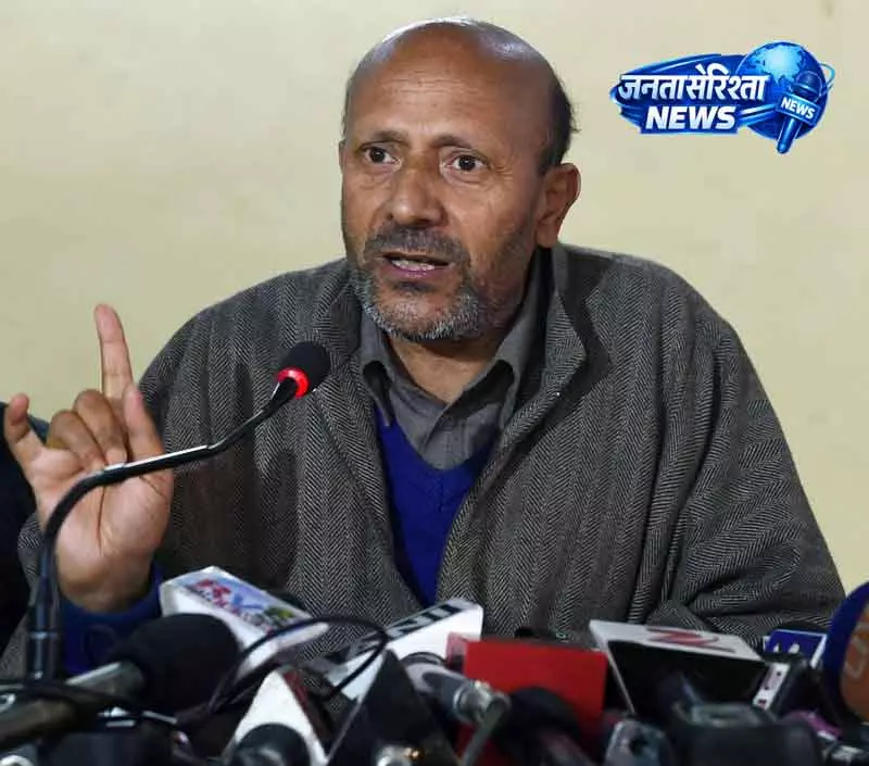 सांसद इंजीनियर राशिद के घर Kupwara जाकर शोक जताने पहुंचे सांसद इंजीनियर राशिद के घर Kupwara जाकर शोक जताने पहुंचे