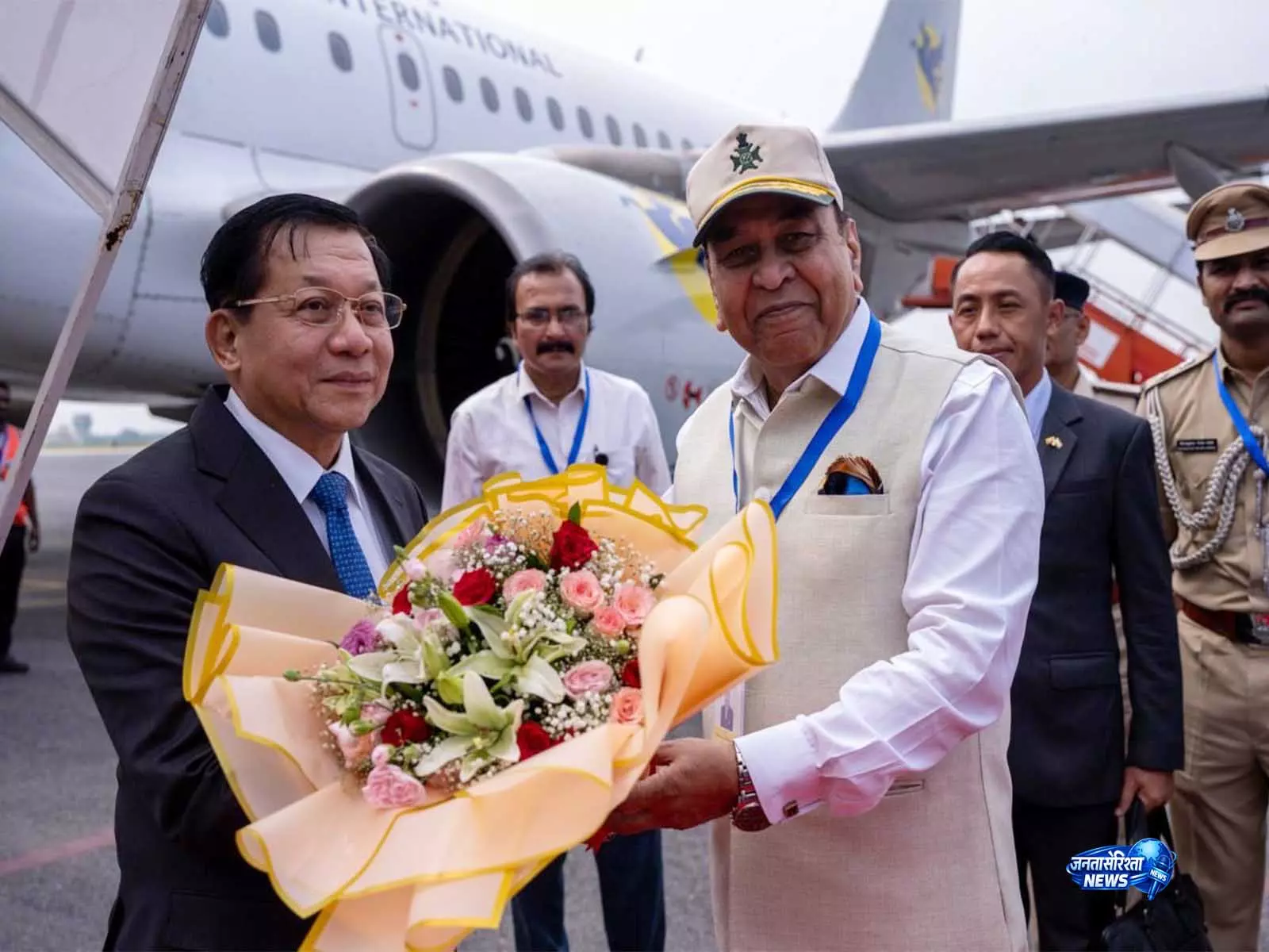 Myanmar के राष्ट्रपति यू मिन आंग ह्लाइंग ने बोधगया का किया दौरा Myanmar के राष्ट्रपति यू मिन आंग ह्लाइंग ने बोधगया का किया दौरा