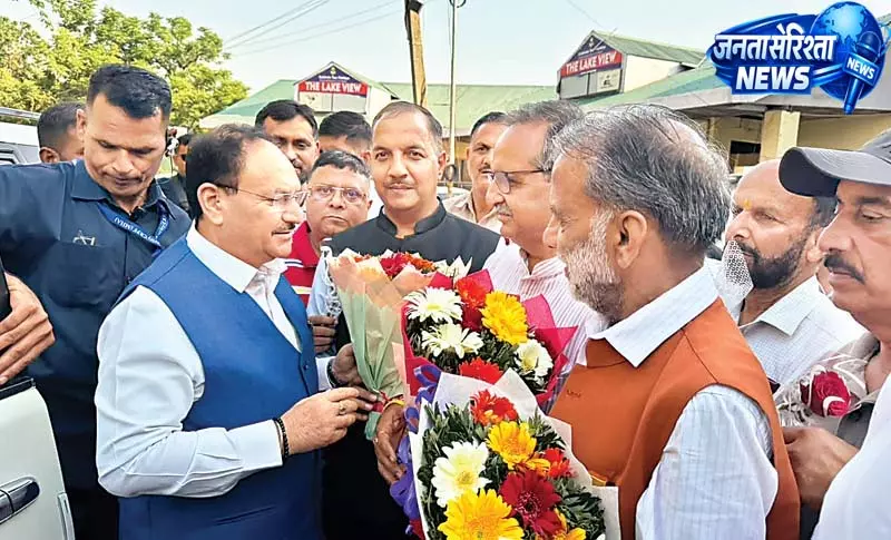 पंचायत चुनाव में वोट डालने पहुंचे केंद्रीय मंत्री जेपी नड्डा पंचायत चुनाव में वोट डालने पहुंचे केंद्रीय मंत्री जेपी नड्डा