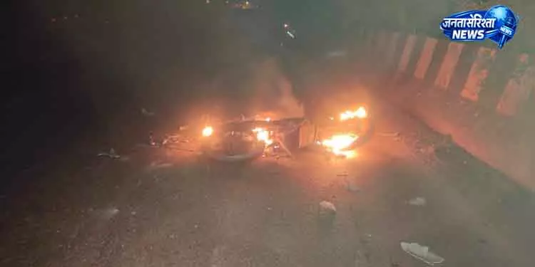 Kaniha सड़क दुर्घटना में बाइक सवार झुलसा, दूसरे की मौत Kaniha सड़क दुर्घटना में बाइक सवार झुलसा, दूसरे की मौत