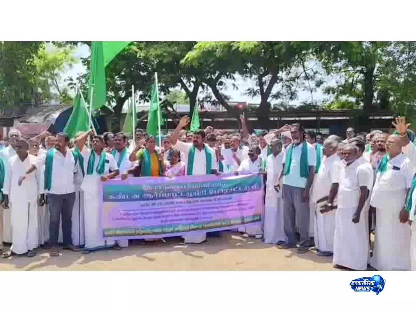 Nagapattinam में किसानों का विरोध प्रदर्शन, कृषि ऋण माफी लागू करने की मांग Nagapattinam में किसानों का विरोध प्रदर्शन, कृषि ऋण माफी लागू करने की मांग