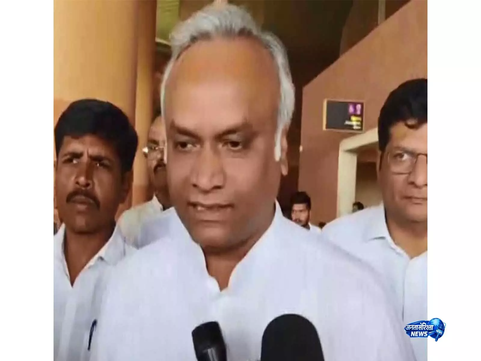 यथिंद्र-सिद्धारमैया की राहुल गांधी से मुलाकात पर विवाद नहीं: Priyank Kharge यथिंद्र-सिद्धारमैया की राहुल गांधी से मुलाकात पर विवाद नहीं: Priyank Kharge