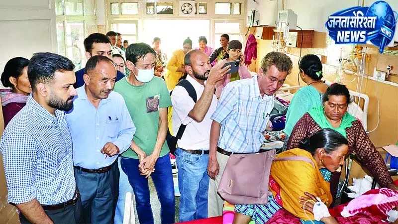 डीसी ने घायलों का पूछा हाल डीसी ने घायलों का पूछा हाल