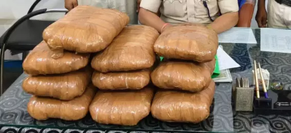 गांजा जब्त हुई हीराकुंड एक्सप्रेस से, बाथरूम में छुपा रखा था तस्करों ने गांजा जब्त हुई हीराकुंड एक्सप्रेस से, बाथरूम में छुपा रखा था तस्करों ने