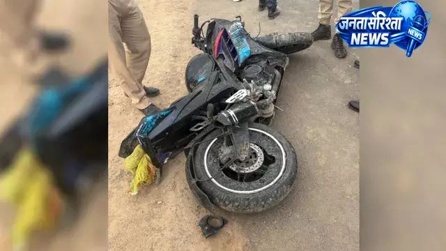 Jammu-पुंछ हाईवे पर सड़क हादसा, बाइक की टक्कर में तीन लोग गंभीर रूप से घायल Jammu-पुंछ हाईवे पर सड़क हादसा, बाइक की टक्कर में तीन लोग गंभीर रूप से घायल