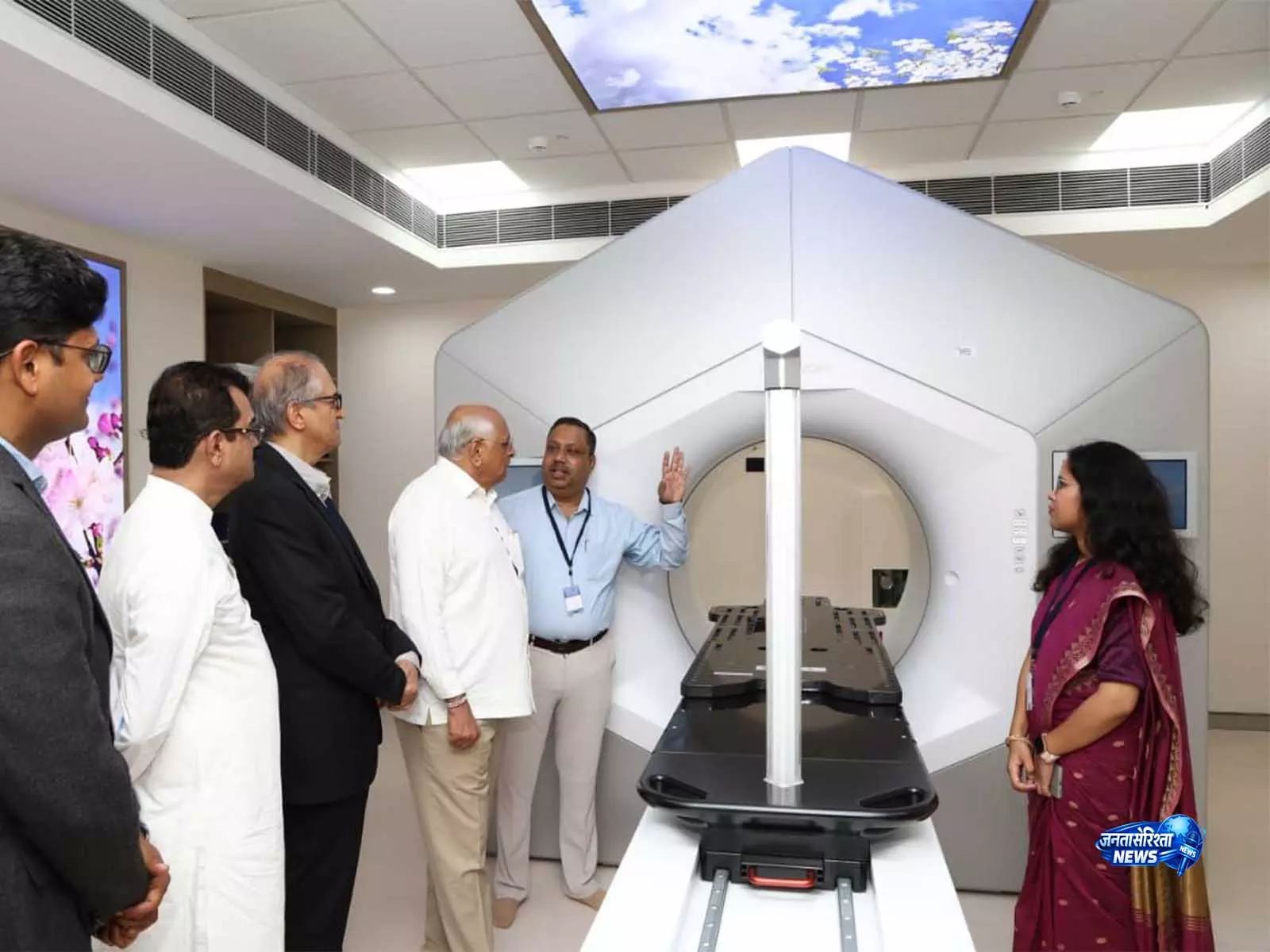 CM भूपेंद्र पटेल ने अहमदाबाद के नारायणा अस्पताल में रेडिएशन ऑन्कोलॉजी सेंटर का किया उद्घाटन CM भूपेंद्र पटेल ने अहमदाबाद के नारायणा अस्पताल में रेडिएशन ऑन्कोलॉजी सेंटर का किया उद्घाटन