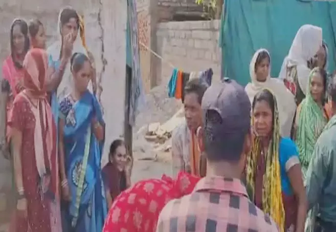 मंदिर हसौद में हो रहा बवाल, आरोपी के घर पर ग्रामीणों ने किया हमला मंदिर हसौद में हो रहा बवाल, आरोपी के घर पर ग्रामीणों ने किया हमला
