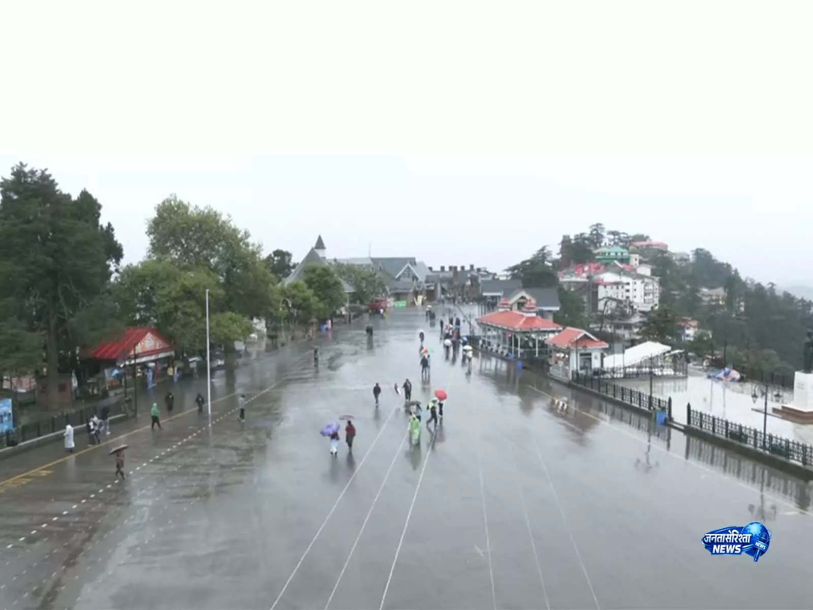 Shimla में बारिश से गर्मी से राहत, पर्यटकों की बढ़ी रौनक Shimla में बारिश से गर्मी से राहत, पर्यटकों की बढ़ी रौनक