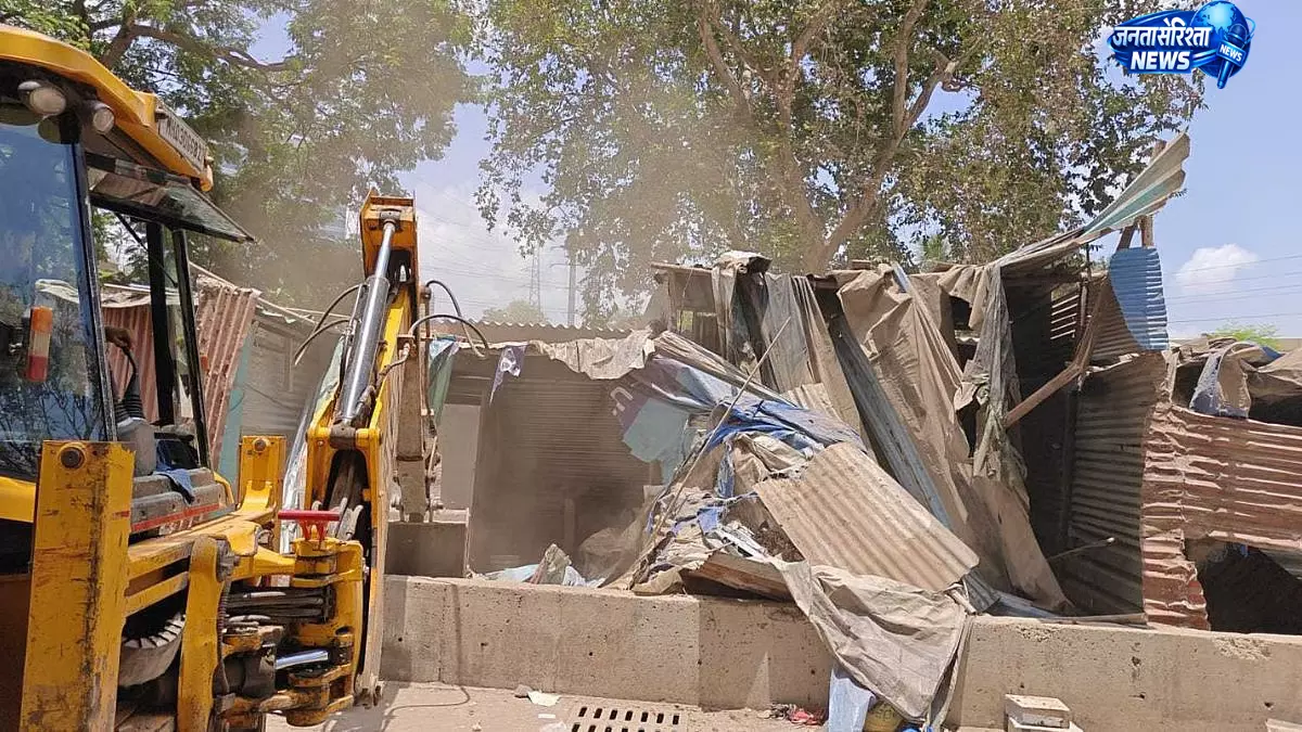 पवई में BMC की बड़ी कार्रवाई, 250 से अधिक अवैध ढांचे ध्वस्त पवई में BMC की बड़ी कार्रवाई, 250 से अधिक अवैध ढांचे ध्वस्त