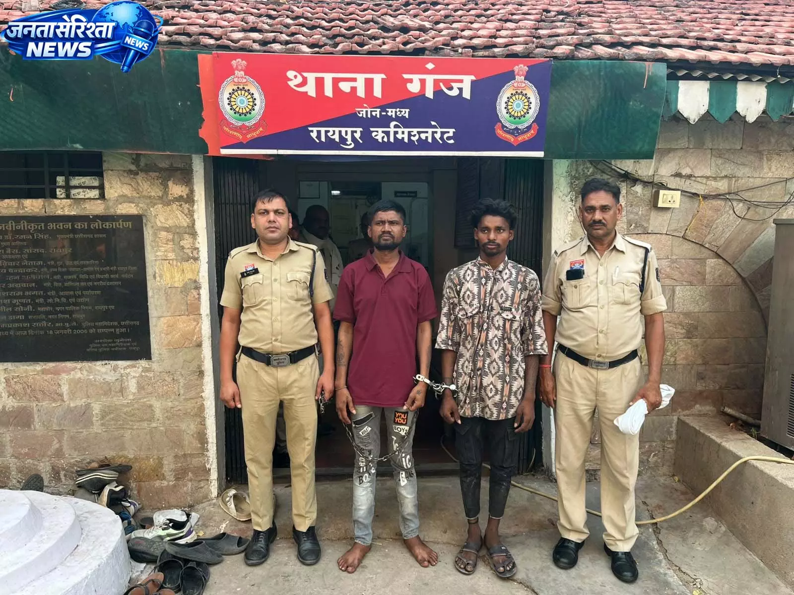 24 घंटे में हत्या का खुलासा, पुलिस ने दो आरोपियों को किया गिरफ्तार 24 घंटे में हत्या का खुलासा, पुलिस ने दो आरोपियों को किया गिरफ्तार