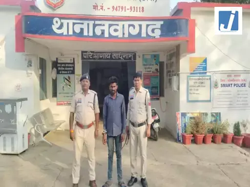 अंधेरे का फायदा उठाकर चोरी की कोशिश नाकाम, युवक गिरफ्तार अंधेरे का फायदा उठाकर चोरी की कोशिश नाकाम, युवक गिरफ्तार