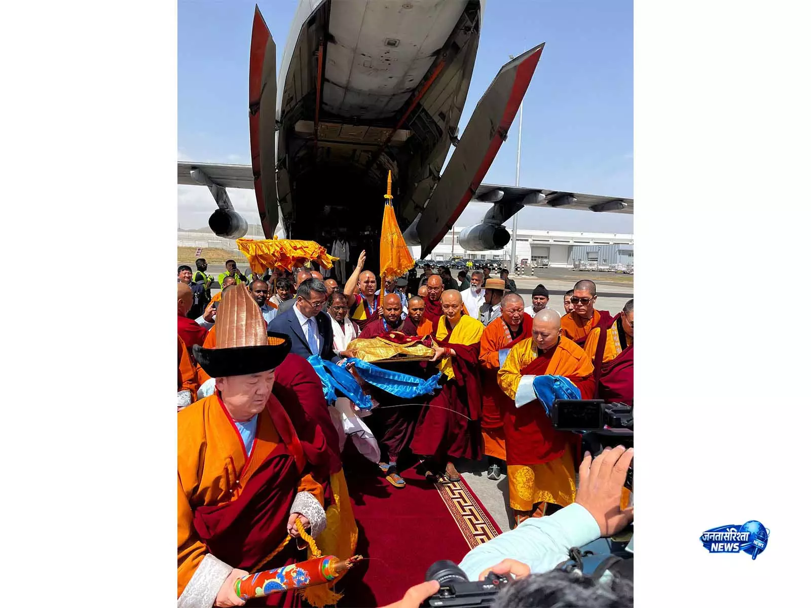 भारत ने भगवान बुद्ध के पवित्र अवशेष 10-दिवसीय सार्वजनिक प्रदर्शन के लिए Mongolia को सौंपे भारत ने भगवान बुद्ध के पवित्र अवशेष 10-दिवसीय सार्वजनिक प्रदर्शन के लिए Mongolia को सौंपे