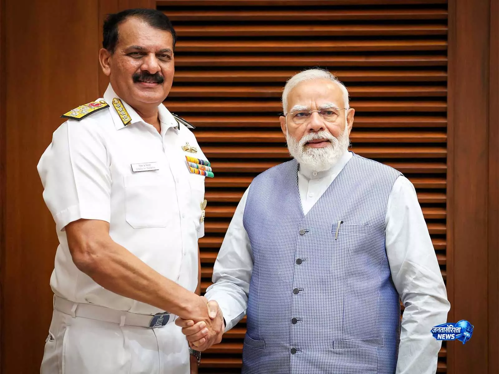 नौसेना प्रमुख ने PM मोदी को समुद्री सुरक्षा और परिचालन तैयारियों की जानकारी दी नौसेना प्रमुख ने PM मोदी को समुद्री सुरक्षा और परिचालन तैयारियों की जानकारी दी