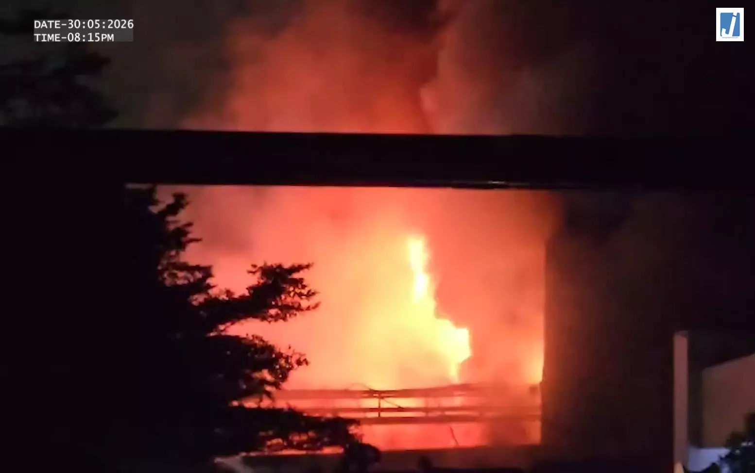 FIRE UPDATE: स्पार्क मिंडा फैक्ट्री में धधकी भीषण आग, 50 दमकल गाड़ियां भी जुटानी पड़ीं! FIRE UPDATE: स्पार्क मिंडा फैक्ट्री में धधकी भीषण आग, 50 दमकल गाड़ियां भी जुटानी पड़ीं!