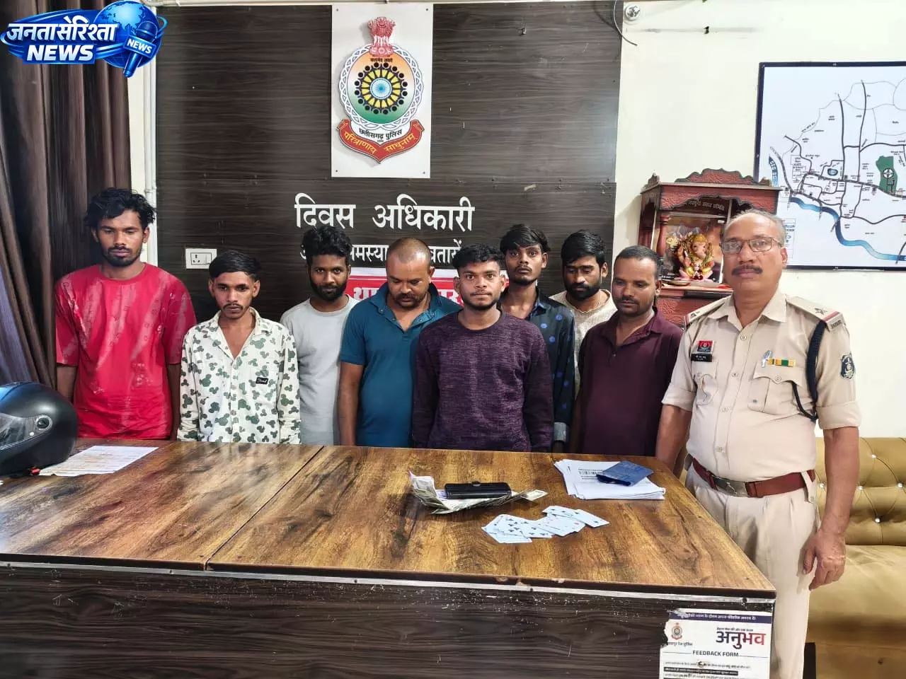 CG: खुले खेत में चल रहा था काट-पत्ती जुआ, 8 जुआरी गिरफ्तार CG: खुले खेत में चल रहा था काट-पत्ती जुआ, 8 जुआरी गिरफ्तार