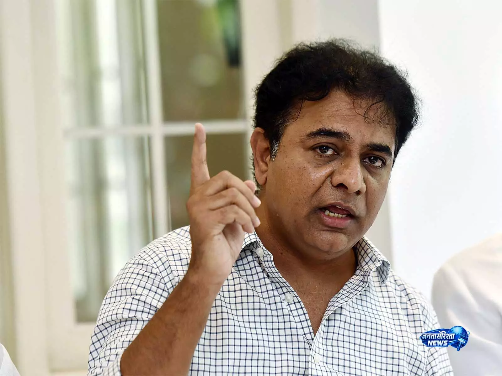 KTR का राहुल गांधी पर हमला, बेरोजगार युवाओं के मुद्दे पर कांग्रेस को घेरा KTR का राहुल गांधी पर हमला, बेरोजगार युवाओं के मुद्दे पर कांग्रेस को घेरा