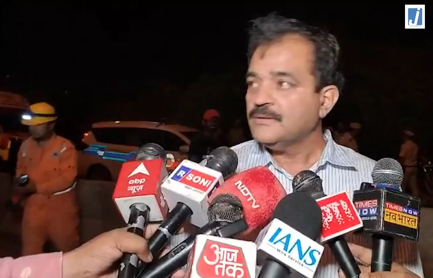 सईदुलाजाब में पांच मंजिला इमारत हादसा, प्रशासन ने कारण स्पष्ट नहीं किया सईदुलाजाब में पांच मंजिला इमारत हादसा, प्रशासन ने कारण स्पष्ट नहीं किया