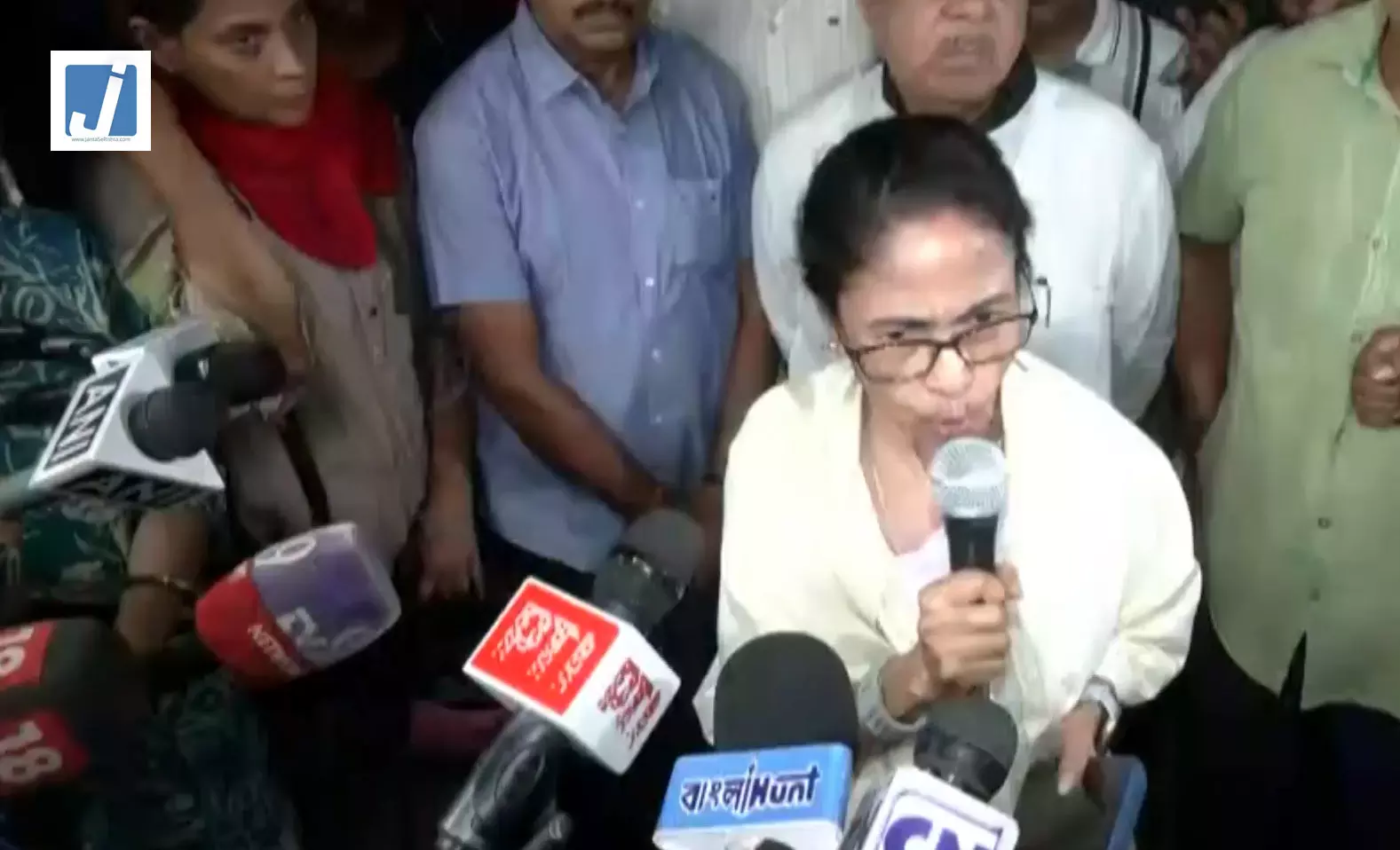 अभिषेक बनर्जी हमले पर ममता बनर्जी का बड़ा बयान... अभिषेक बनर्जी हमले पर ममता बनर्जी का बड़ा बयान...