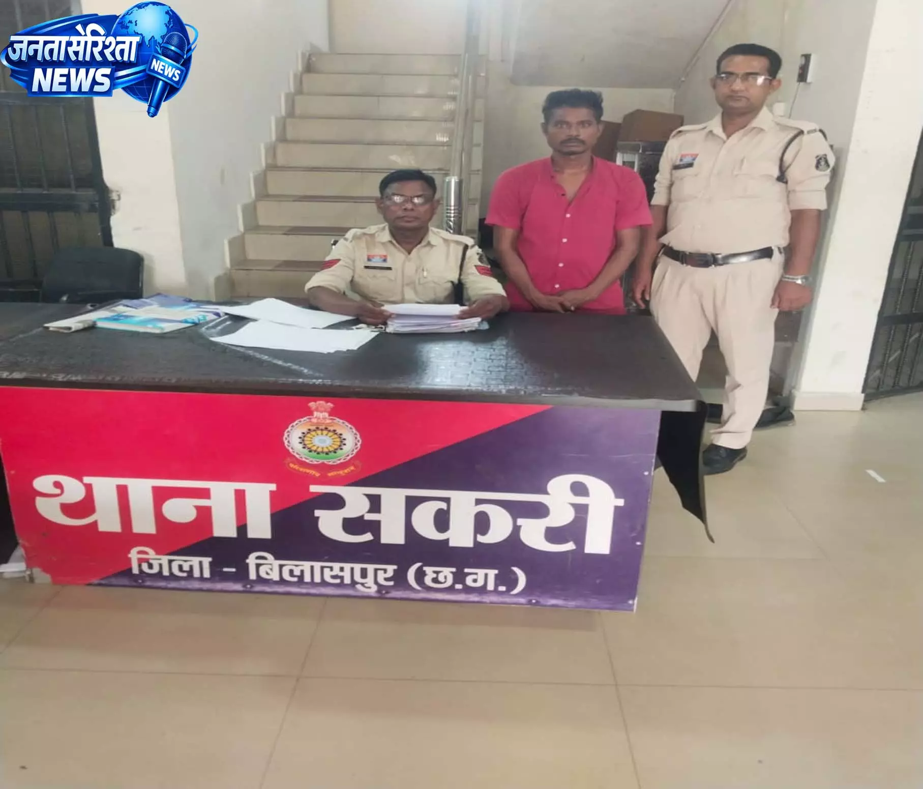 सार्वजनिक स्थान पर चाकू लहराने वाला आरोपी गिरफ्तार सार्वजनिक स्थान पर चाकू लहराने वाला आरोपी गिरफ्तार