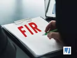 पिता की मौत के इंसाफ को लेकर युवती ने उठाया खौफनाक कदम पिता की मौत के इंसाफ को लेकर युवती ने उठाया खौफनाक कदम