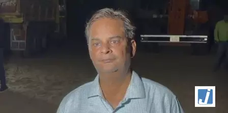 गुजरात : आणंद में निर्माणाधीन रेलवे ब्रिज का हिस्सा ढहा, भारी गार्डर नीचे गिरे गुजरात : आणंद में निर्माणाधीन रेलवे ब्रिज का हिस्सा ढहा, भारी गार्डर नीचे गिरे